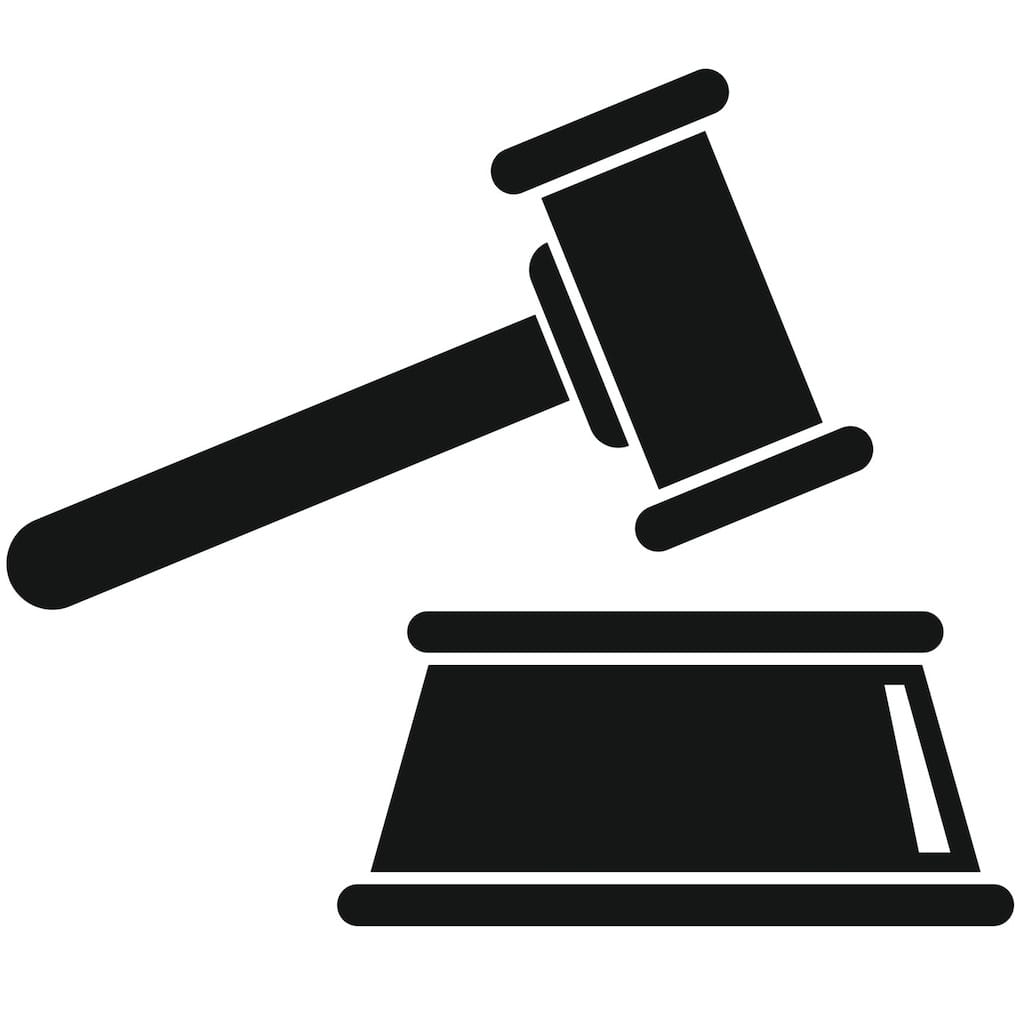 Judge gavel icon, simple style